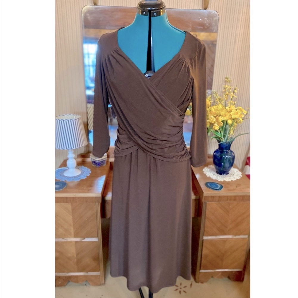 Brown dress - Picture 2 of 8